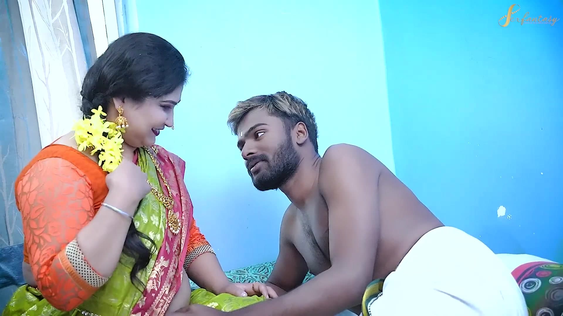 Early morning hardcore sex with a busty South Indian MILF lady screenshot 2